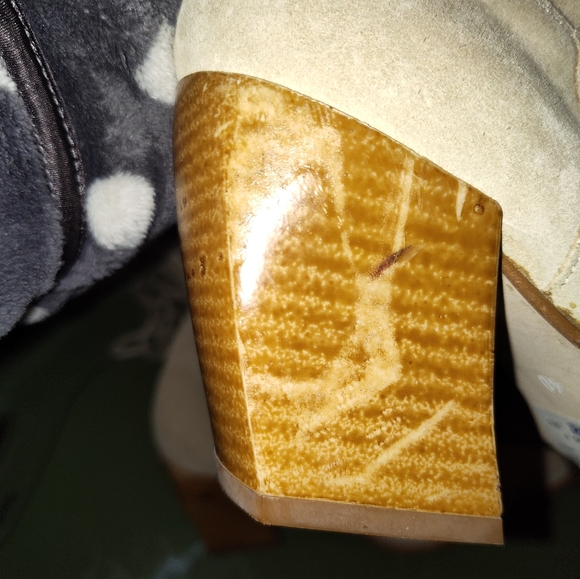 Boots - Picture 4 of 7